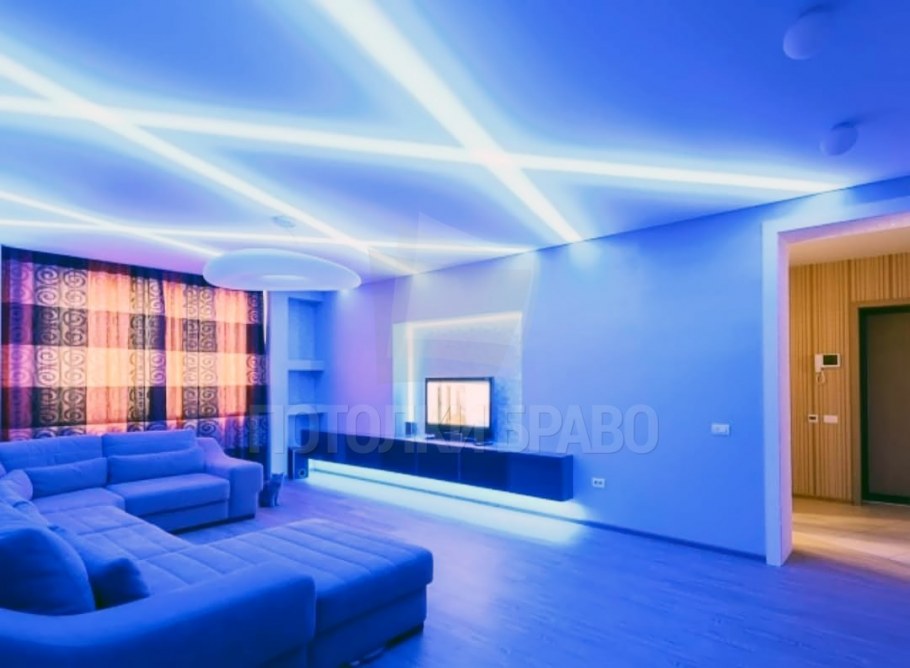 Спальня с неоновой подсветкой