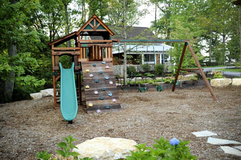 Площадка для детей на даче