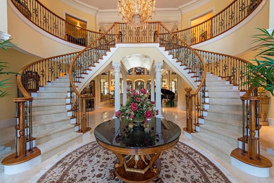 Двухэтажная комната