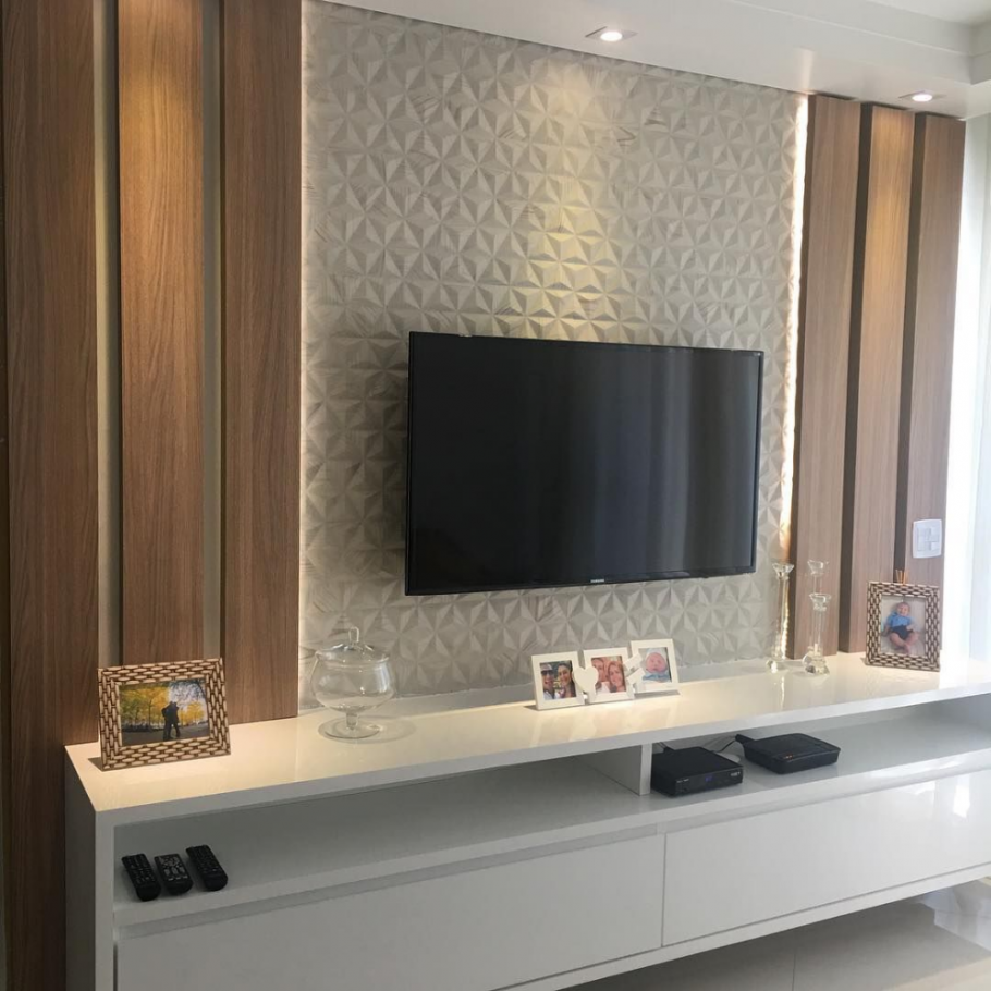 Панель под телевизор на стену