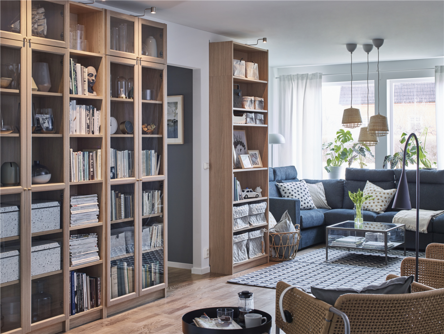Комната с книжным шкафом