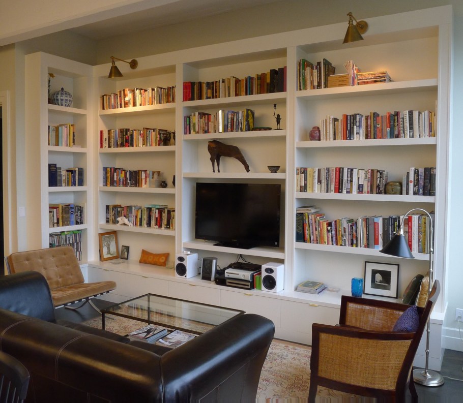 Стеллаж во всю стену