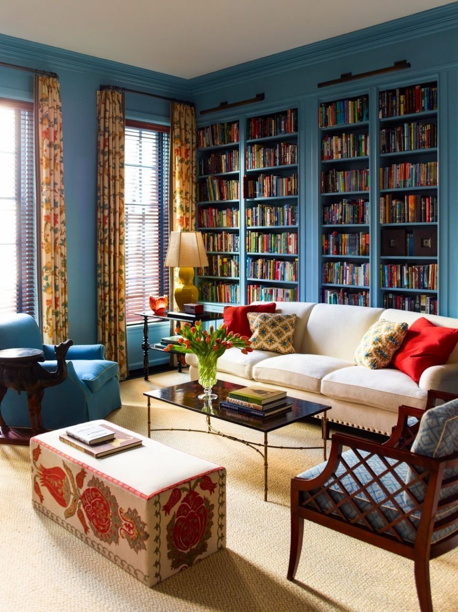 Камин с книжными полками