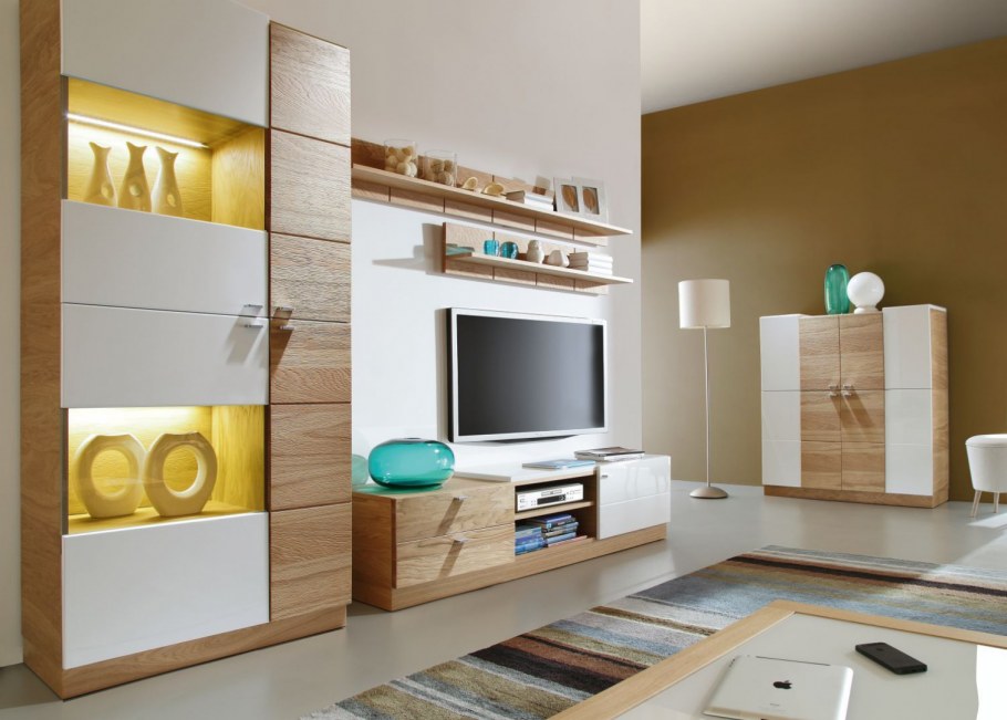 Стенка белая с деревом