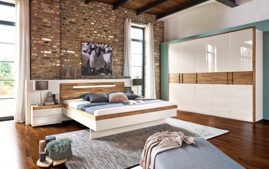 Белая мебель с деревянными вставками