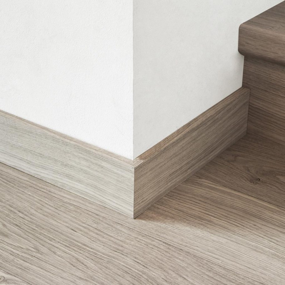 Виниловый плинтус quick-Step Livyn