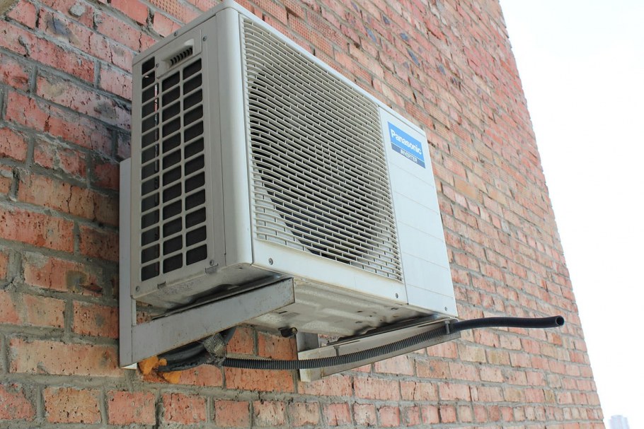 Деревянный короб для кондиционера