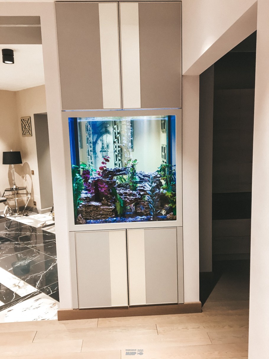 Встроенный аквариум