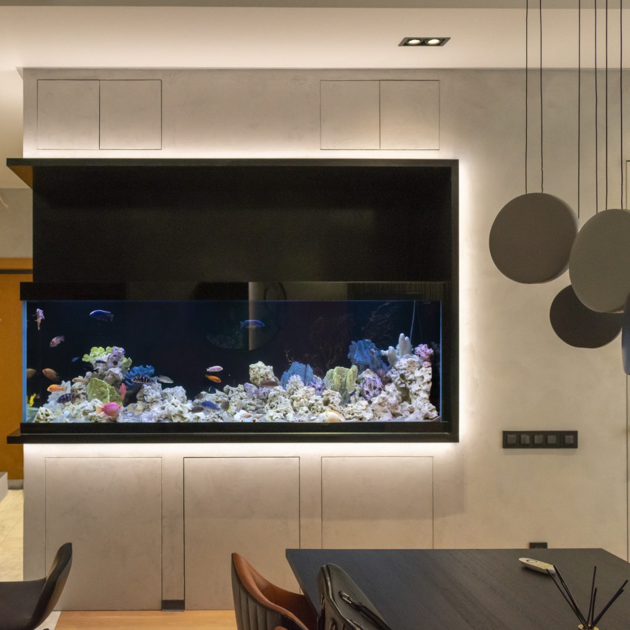 Встроенные аквариумы в стену