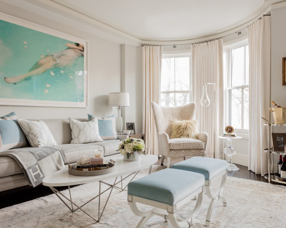 Светлый интерьер гостиной