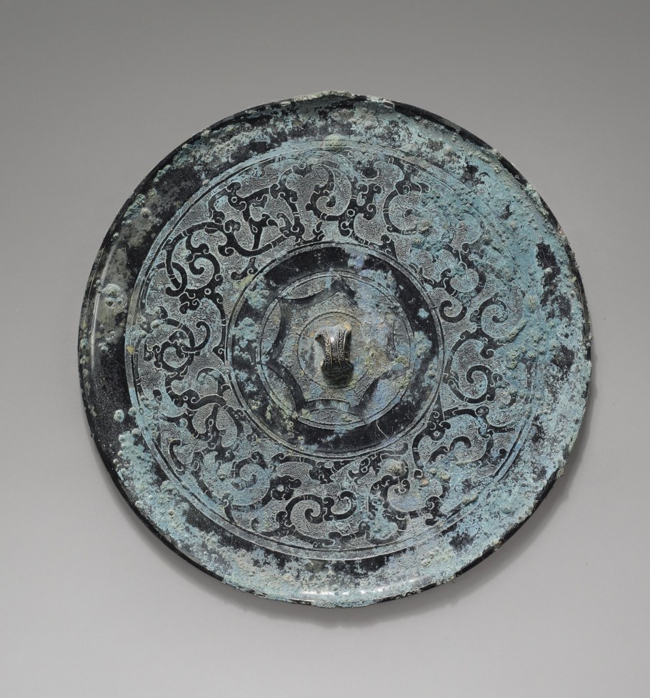 Античные бронзовые зеркала луковичной формы