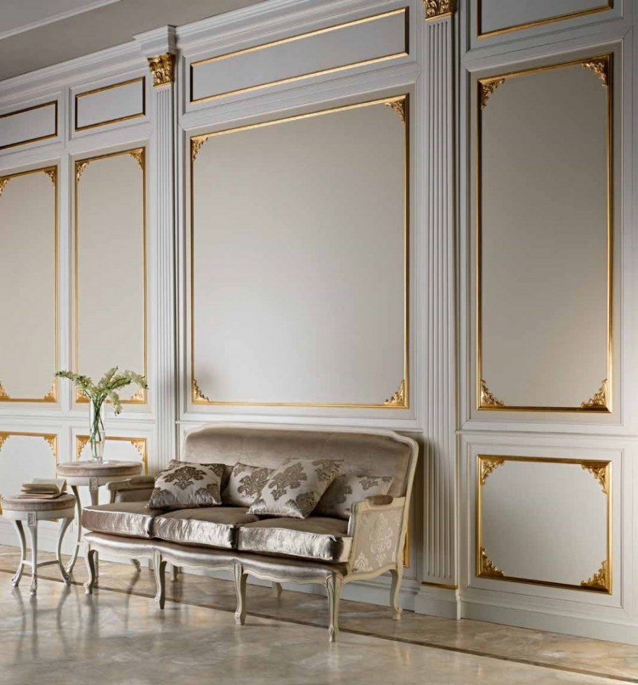 Зеркало в молдинге