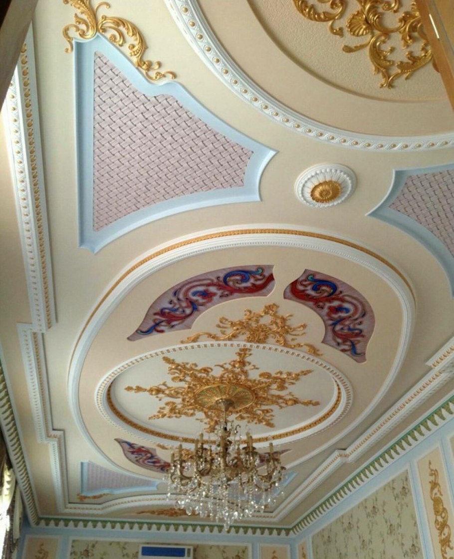 Фигурный потолок для зала