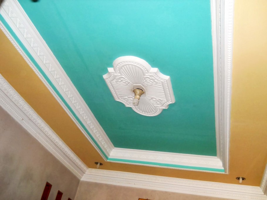 Декор потолка с гипсокартона