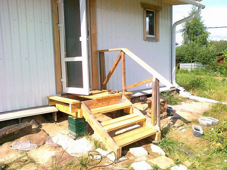 Односкатная пристенная пергола