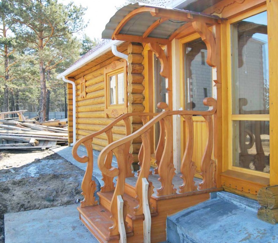 Крыльцо к деревянному дому