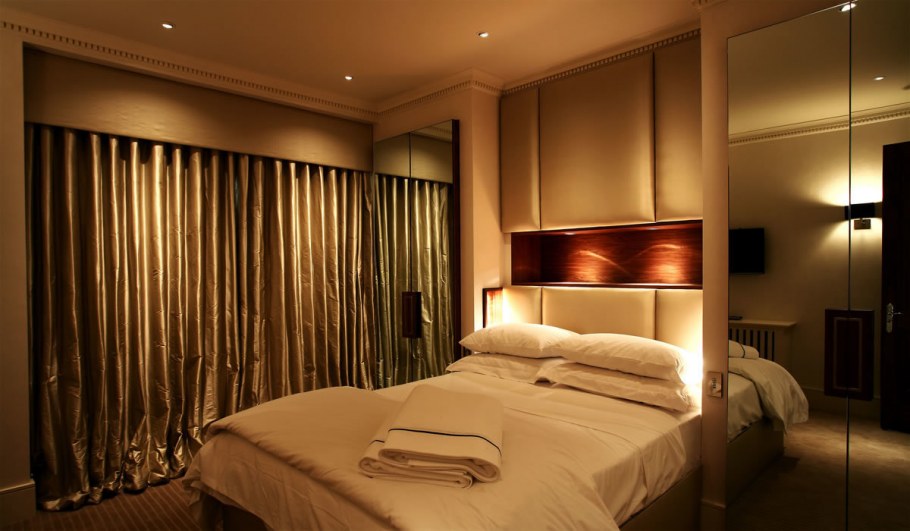 Приглушенный свет в спальне