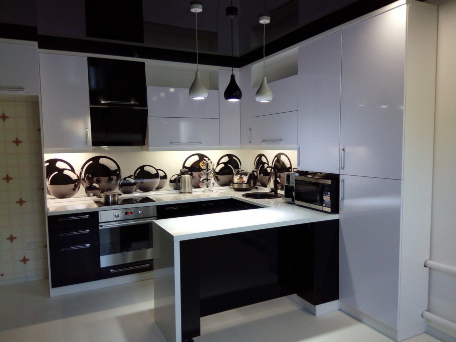 Черный стеклянный фартук