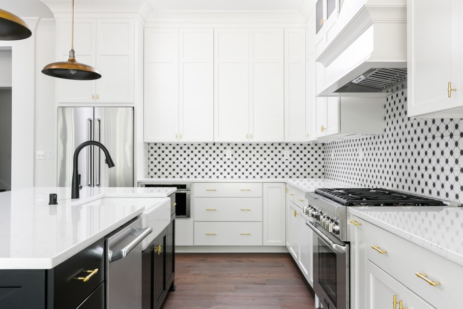 Фартук для черно белой кухни