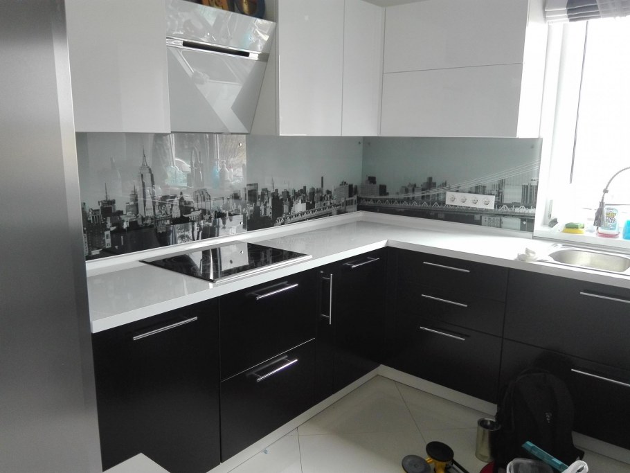 Стеклянный фартук для кухни с фотопечатью