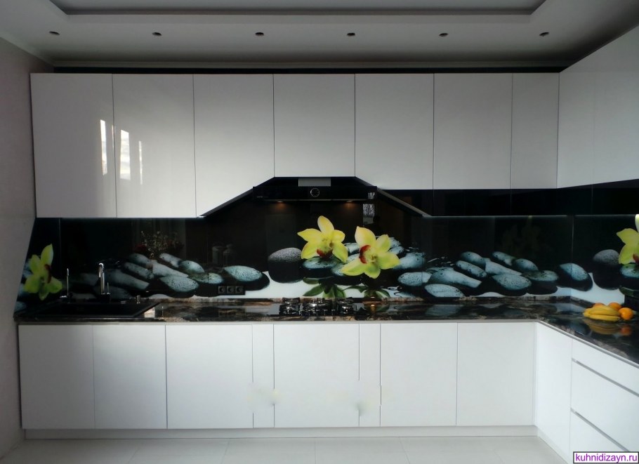 Кухонный гарнитур белый верх черный низ глянец