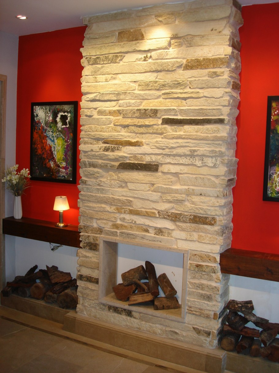 Искусственный камень в интерьере