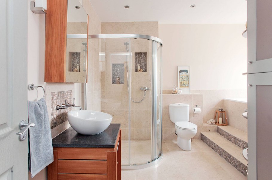 Спрятать коммуникации в ванной