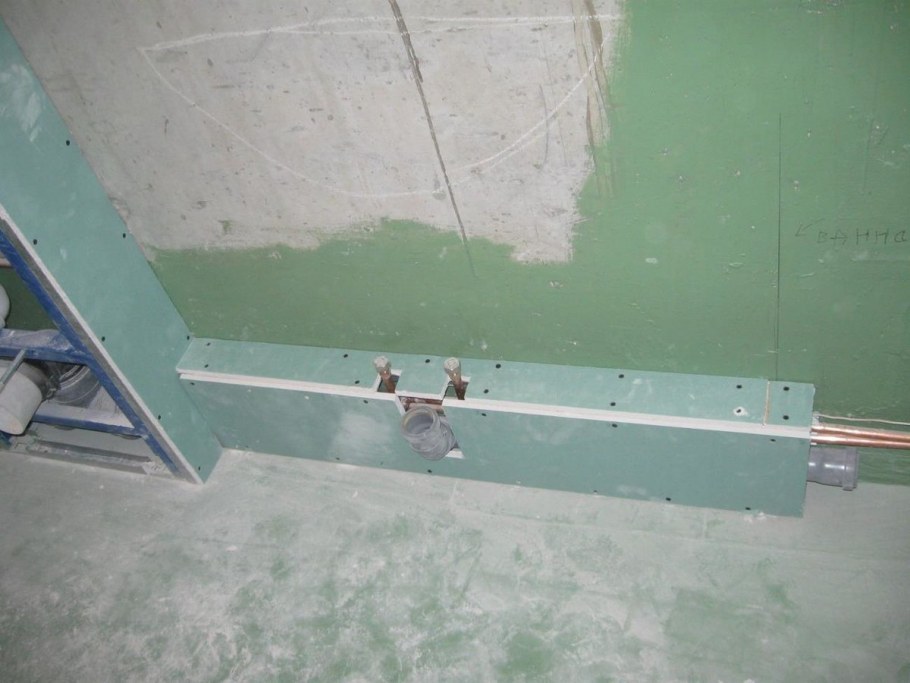 Демонтаж короба в туалете