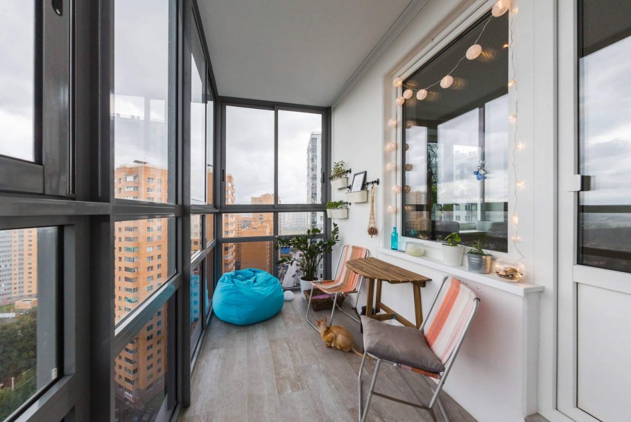 Салова 61 с панорамным остеклением французский балкон