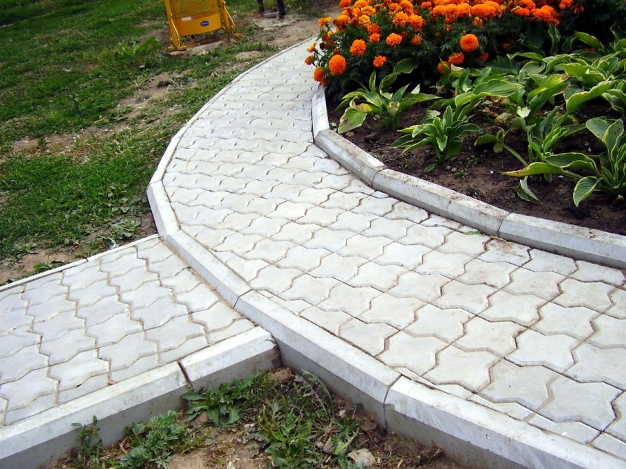 Бордюры для клумб из камня