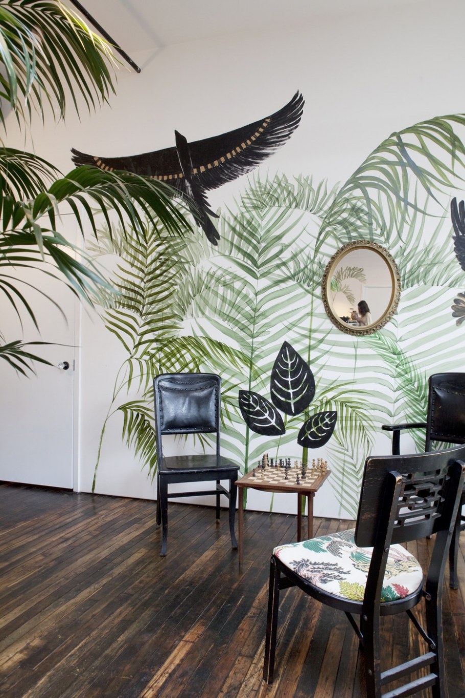 Листья в интерьере