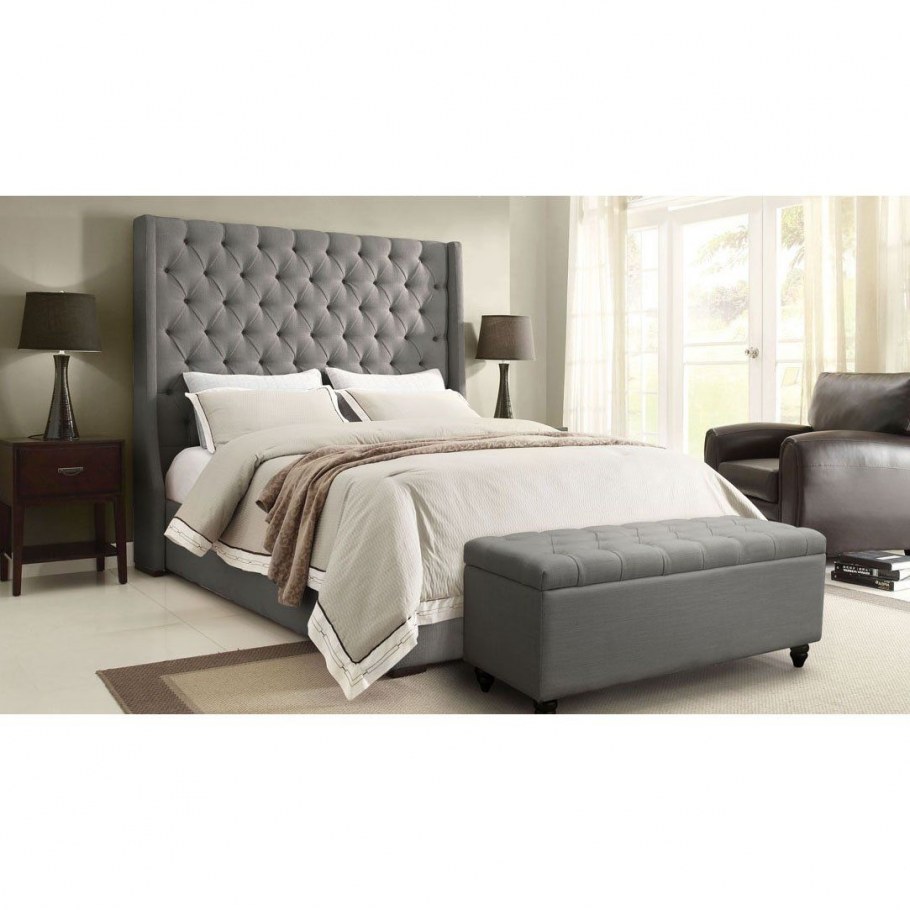 Кровать с бархатным изголовьем