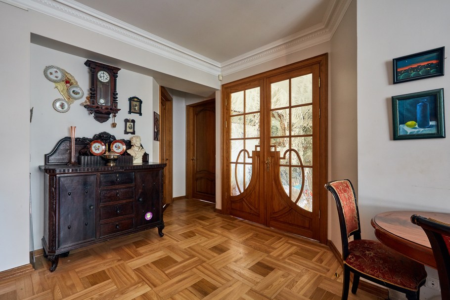 Дверной проем из дерева