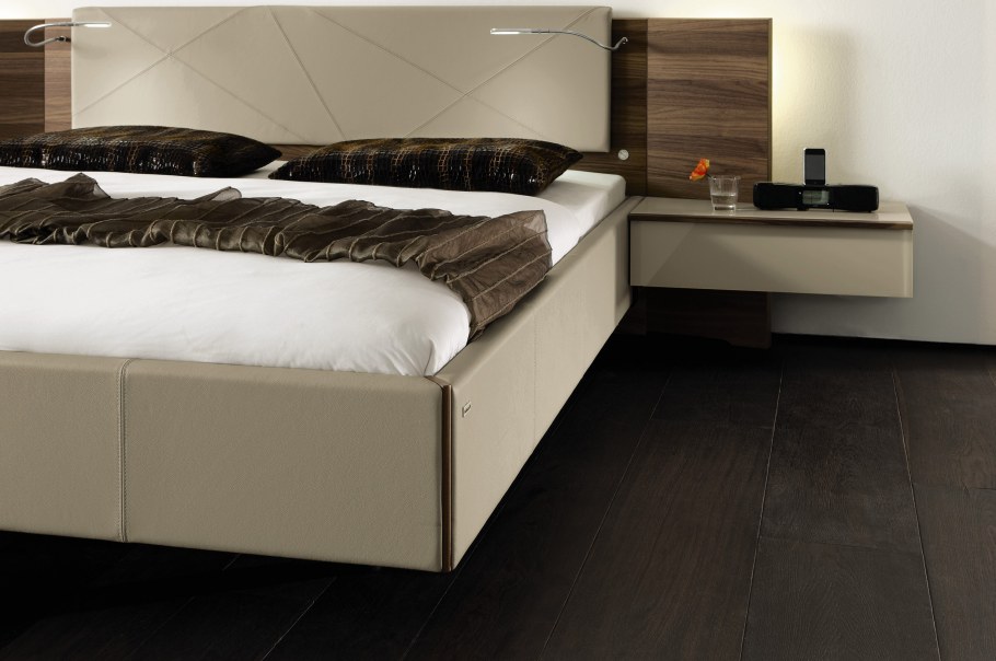 Кровать с навесными тумбочками