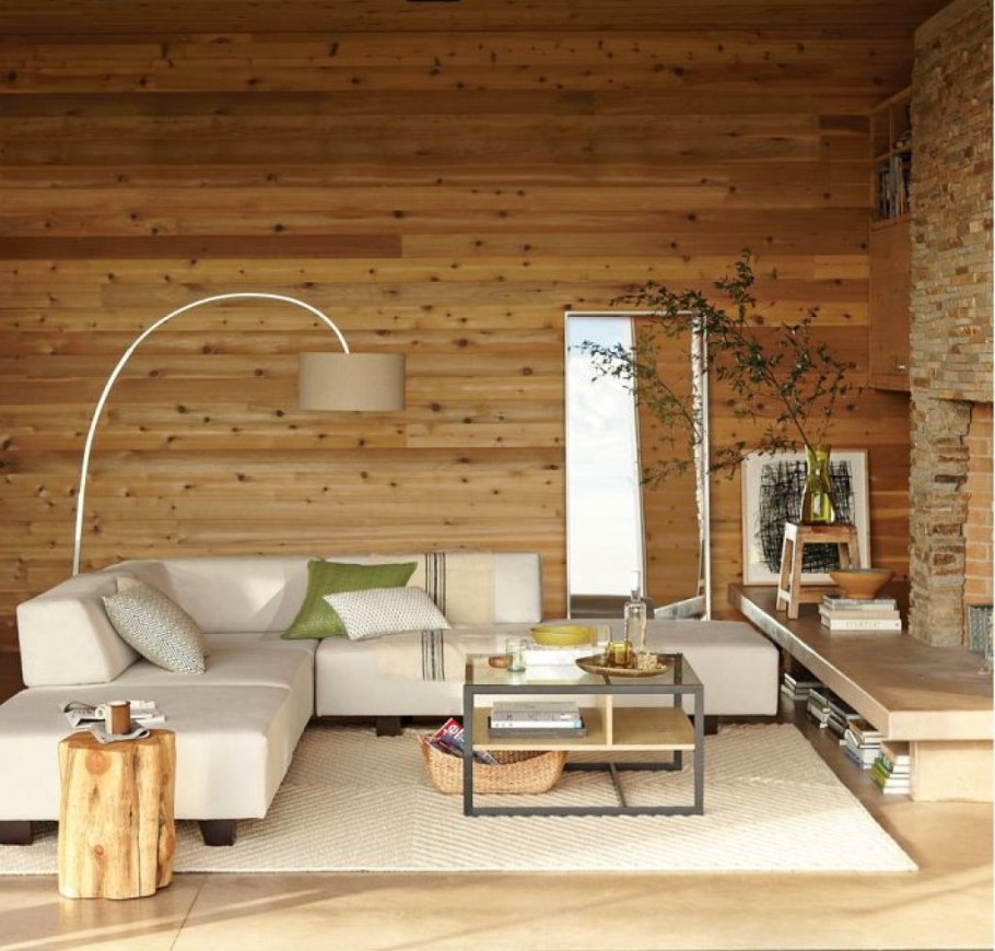 Деревянная стена в интерьере гостиной