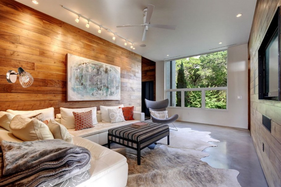 Деревянная стена в спальне