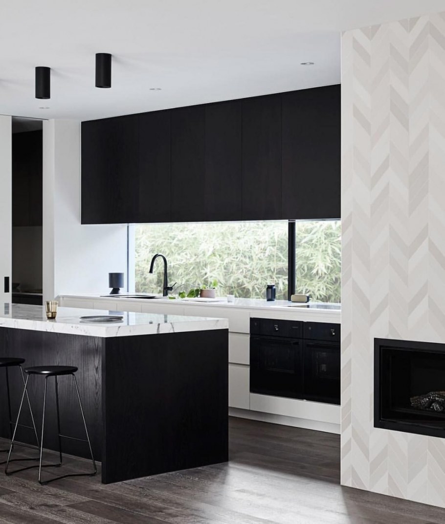 Кухня Модерн черная с белым
