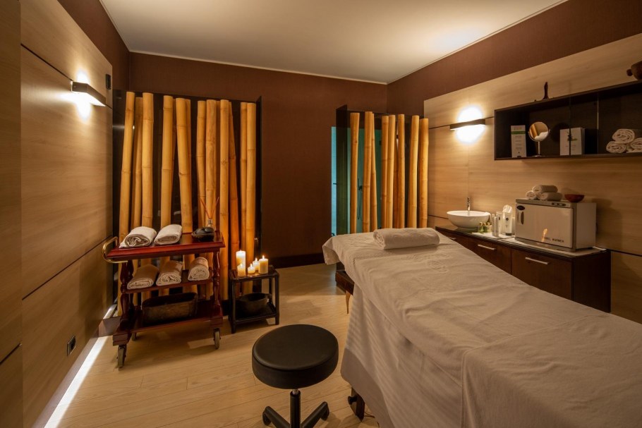 Кабинет массажа в салоне красоты