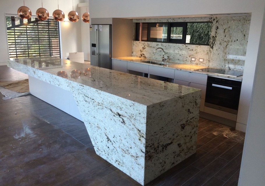 Фартук из декоративного камня