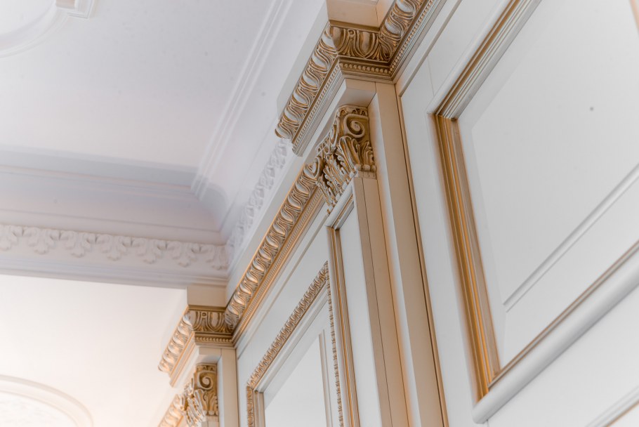 Потолки с лепниной декор