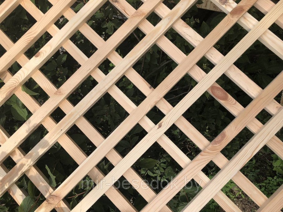 Деревянная решетка для беседки