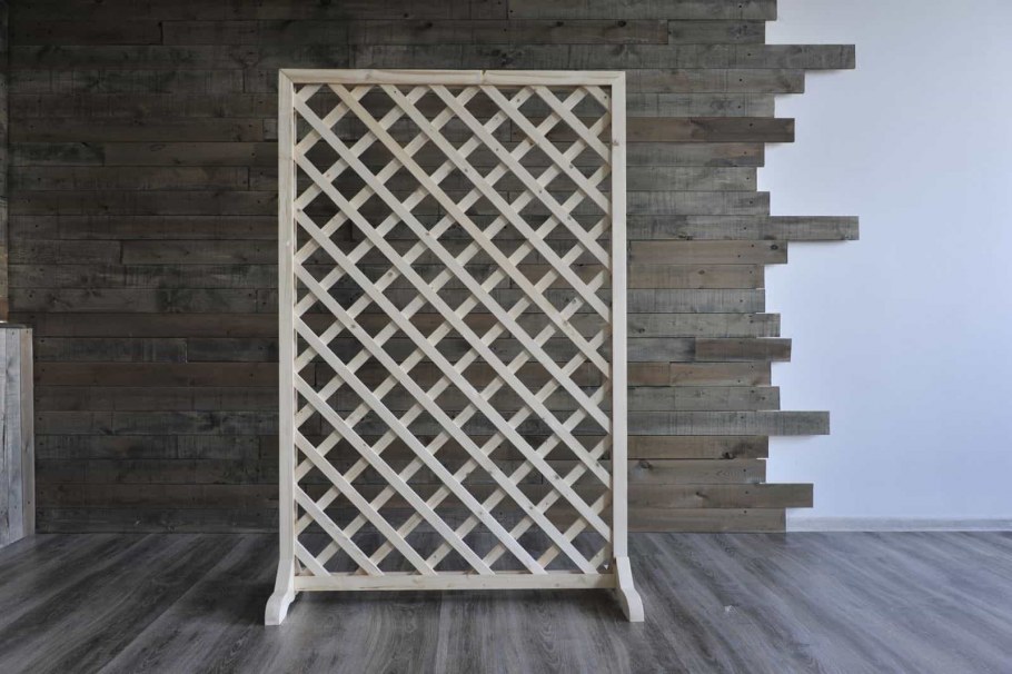 Деревянная решетка для беседки