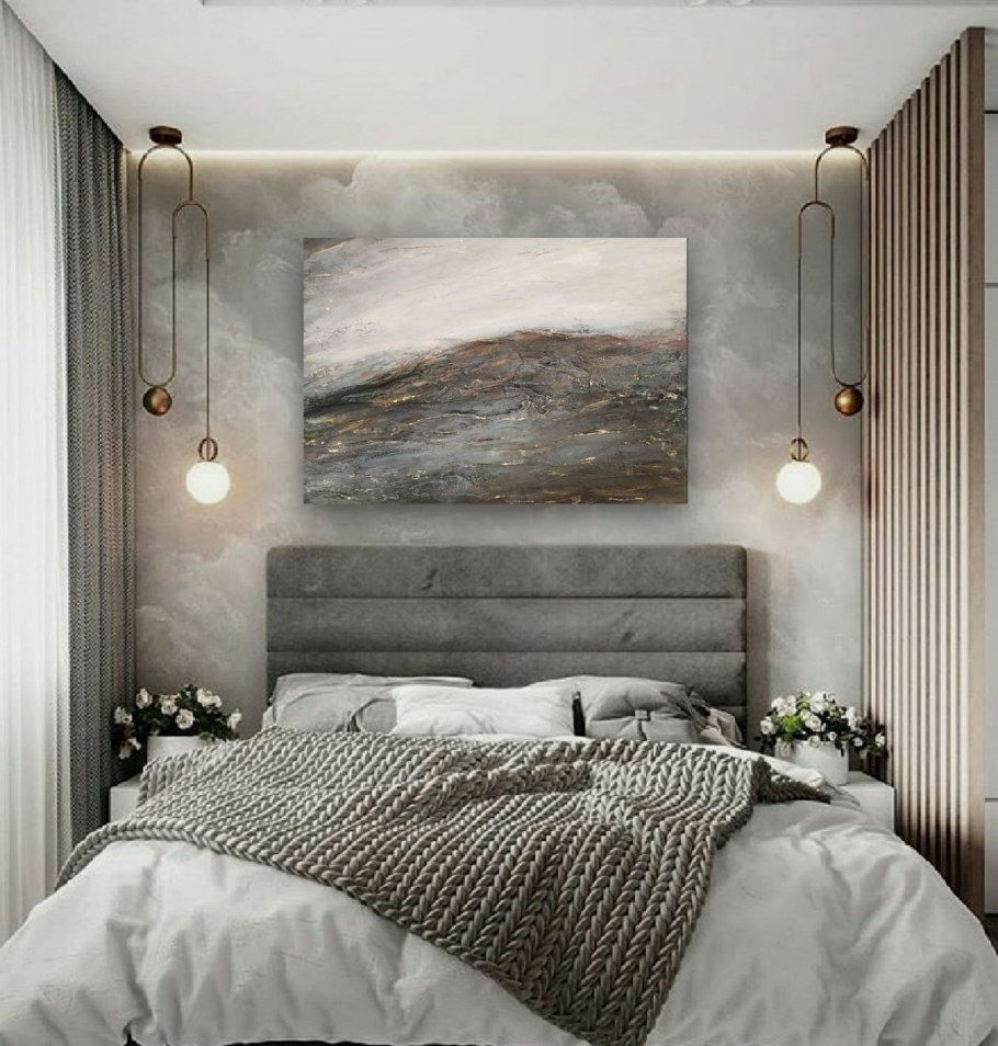 Стена за кроватью в спальне