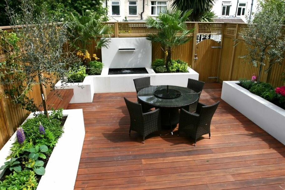 Обустройство маленького дворика