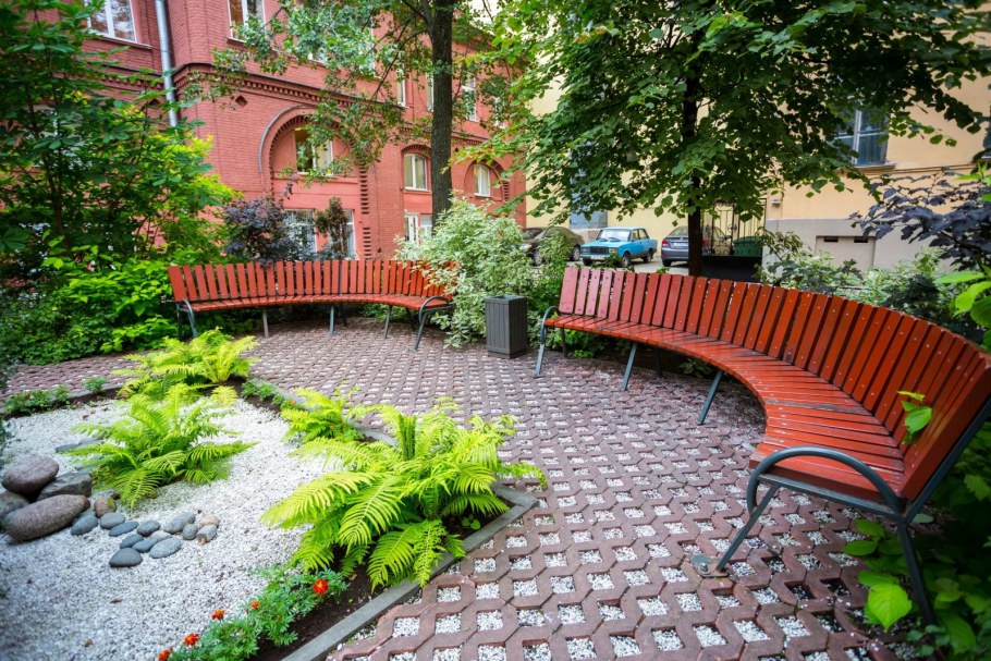 Озеленение двора