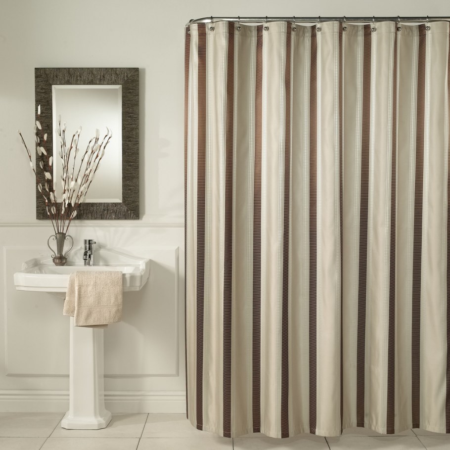 Полосатые зеленые шторы