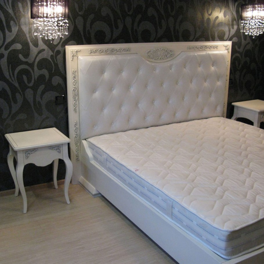 Кровать Виктория с каретной стяжкой квартет