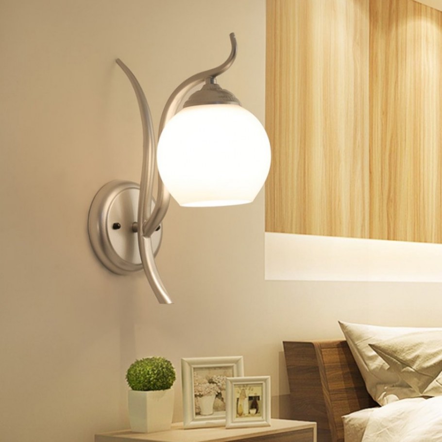 Прикроватные светильники на стену