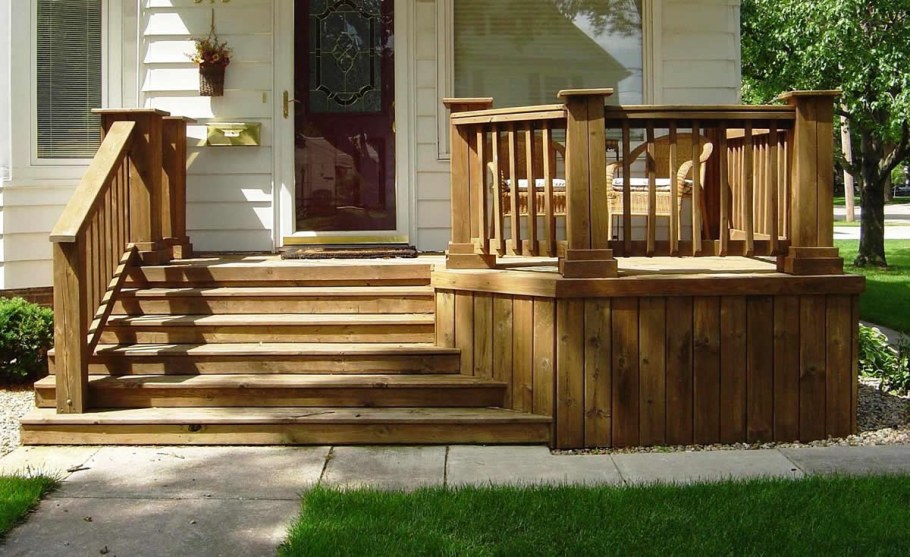 Деревянное крыльцо веранда