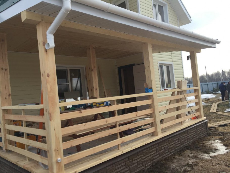 Деревянное крыльцо